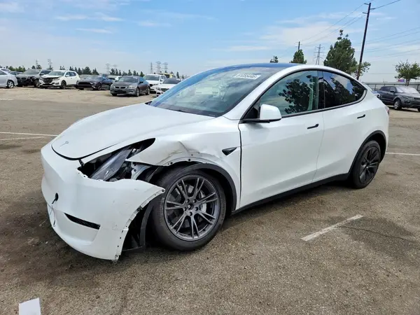 7SAYGDEEXRF167266 2024 TESLA MODEL Y - Image 1