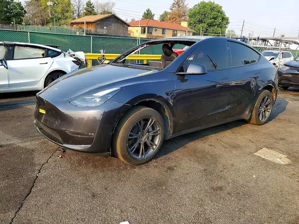7SAYGDEEXRF195603 2024 TESLA MODEL Y - Image 1