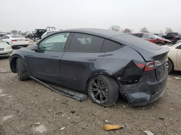 7SAYGDEEXRF196136 2024 TESLA MODEL Y - Image 2