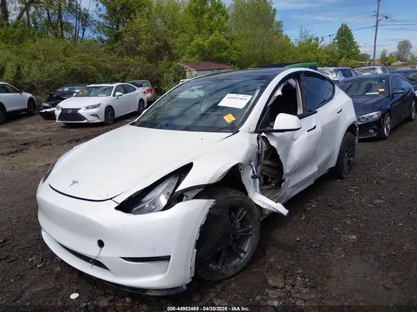 7SAYGDEEXRF200198 2024 TESLA MODEL Y - Image 2