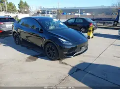 7SAYGDEEXRF983040 2024 TESLA MODEL Y
