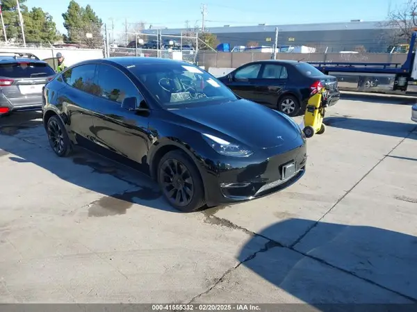 7SAYGDEEXRF983040 2024 TESLA MODEL Y - Image 1