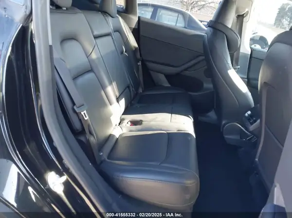 7SAYGDEEXRF983040 2024 TESLA MODEL Y - Image 8