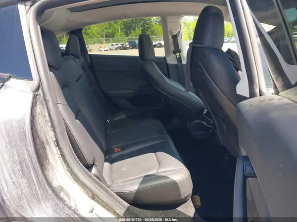 7SAYGDEEXRF984463 2024 TESLA MODEL Y - Image 8
