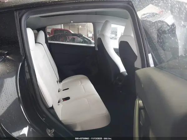7SAYGDEEXRF985242 2024 TESLA MODEL Y - Image 8