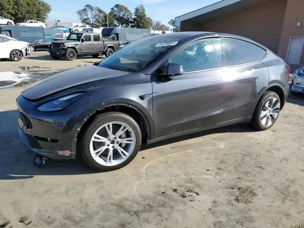 7SAYGDEEXRF995933 2024 TESLA MODEL Y - Image 1