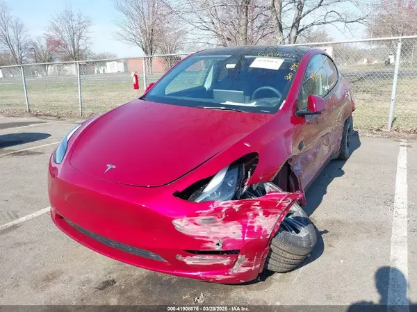 7SAYGDEEXSA340464 2025 TESLA MODEL Y - Image 2