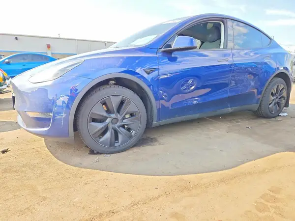 7SAYGDEEXSA344756 2025 TESLA MODEL Y - Image 1