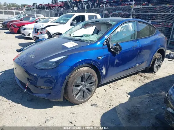 7SAYGDEEXSA346006 2025 TESLA MODEL Y - Image 2