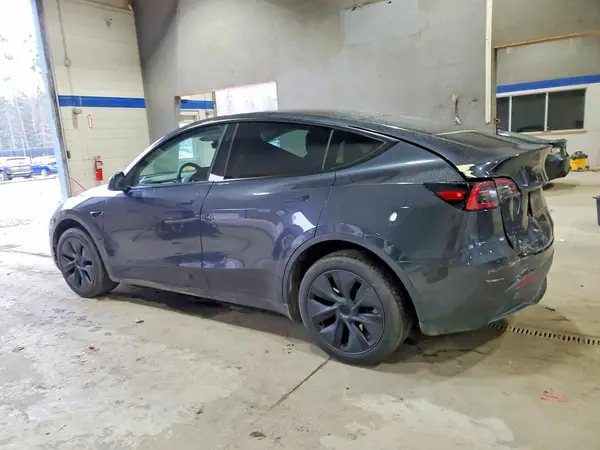 7SAYGDEEXSA354073 2025 TESLA MODEL Y - Image 2