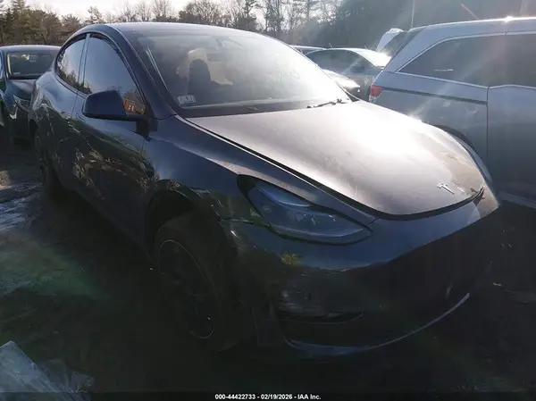 7SAYGDEEXSA355689 2025 TESLA MODEL Y - Image 1