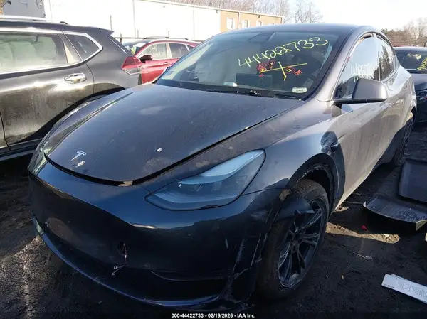7SAYGDEEXSA355689 2025 TESLA MODEL Y - Image 2