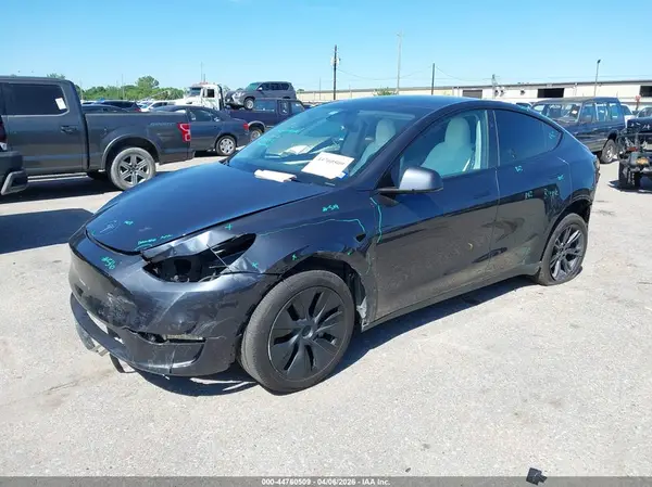 7SAYGDEEXSA361945 2025 TESLA MODEL Y - Image 2