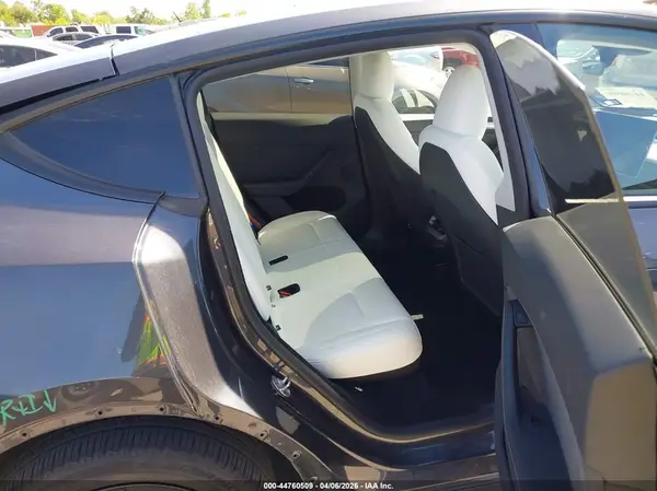 7SAYGDEEXSA361945 2025 TESLA MODEL Y - Image 8