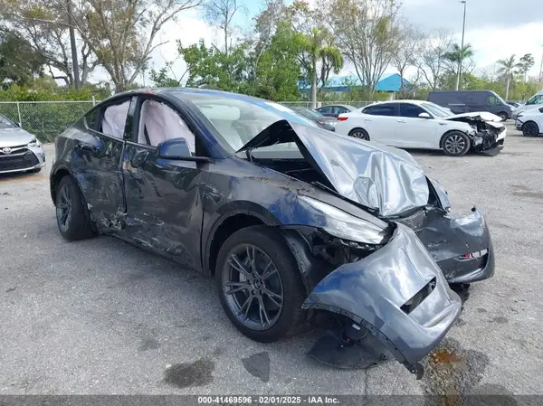 7SAYGDEEXSA362089 2025 TESLA MODEL Y - Image 1