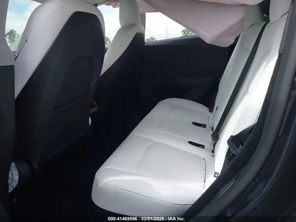 7SAYGDEEXSA362089 2025 TESLA MODEL Y - Image 8