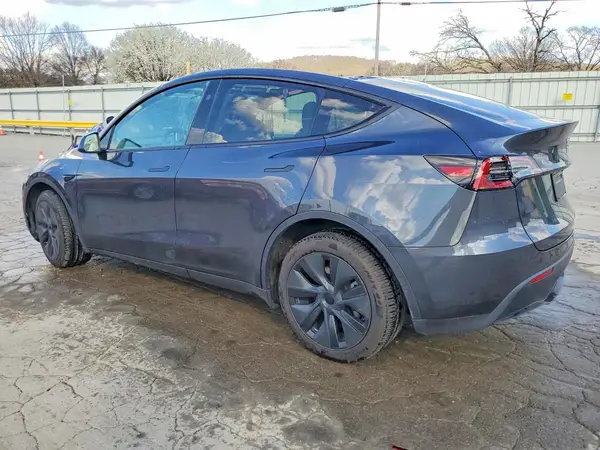 7SAYGDEEXSA363551 2025 TESLA MODEL Y - Image 2