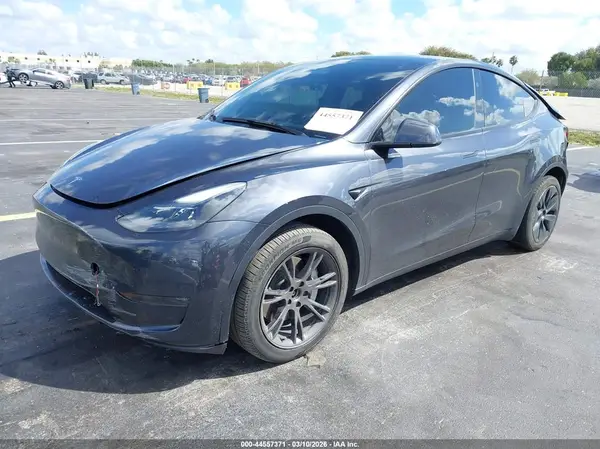 7SAYGDEEXSA368362 2025 TESLA MODEL Y - Image 2