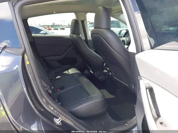 7SAYGDEEXSA368362 2025 TESLA MODEL Y - Image 8