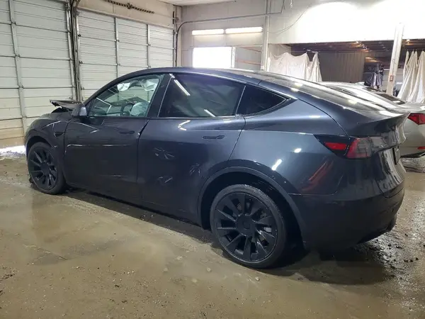 7SAYGDEEXSA369916 2025 TESLA MODEL Y - Image 2