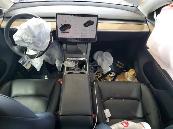 7SAYGDEEXSA369916 2025 TESLA MODEL Y - Image 8