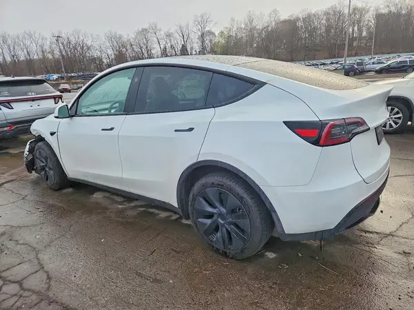 7SAYGDEEXSA371309 2025 TESLA MODEL Y - Image 2