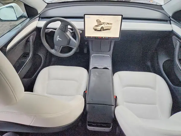 7SAYGDEEXSA371309 2025 TESLA MODEL Y - Image 8