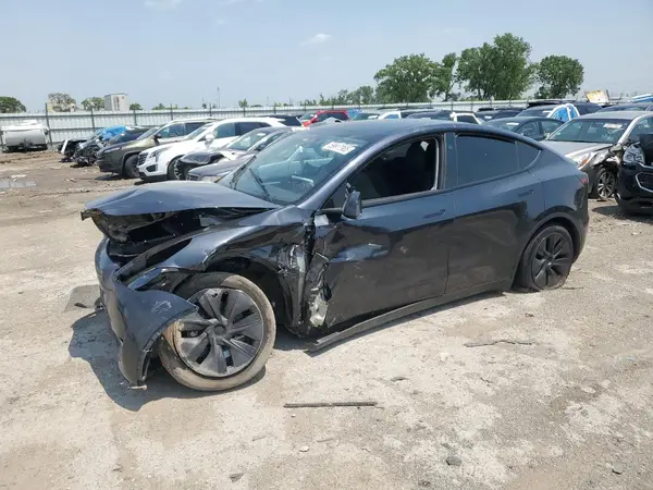 7SAYGDEEXSF224586 2025 TESLA MODEL Y - Image 1