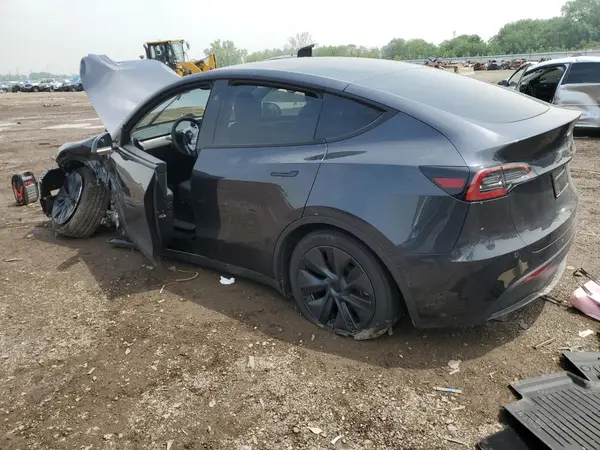 7SAYGDEEXSF224586 2025 TESLA MODEL Y - Image 2