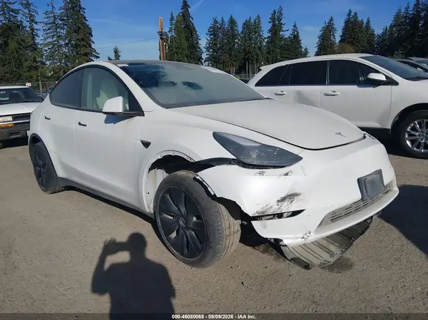 7SAYGDEEXSF238018 2025 TESLA MODEL Y - Image 1