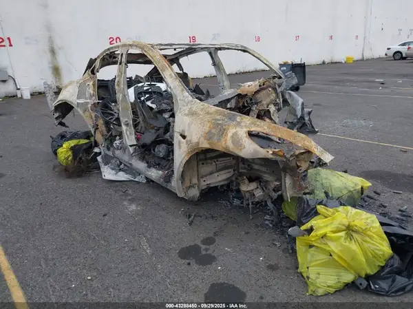 7SAYGDEEXSF241694 2025 TESLA MODEL Y - Image 1