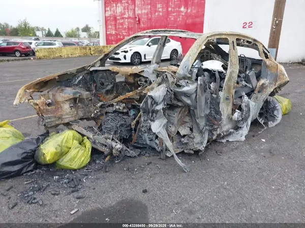 7SAYGDEEXSF241694 2025 TESLA MODEL Y - Image 2
