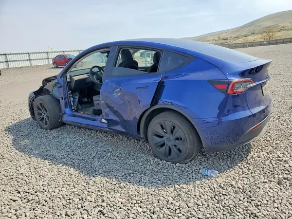7SAYGDEEXSF243171 2025 TESLA MODEL Y - Image 2