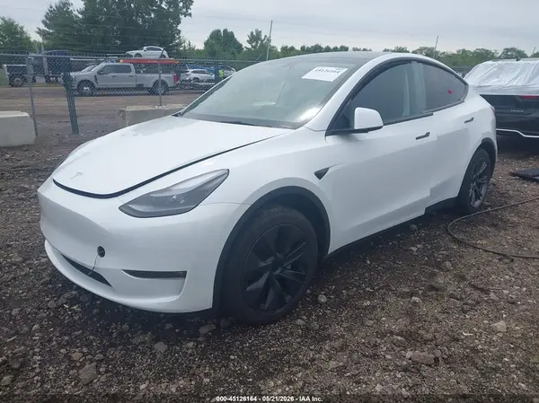 7SAYGDEEXSF244370 2025 TESLA MODEL Y - Image 2