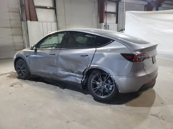 7SAYGDEEXSF247317 2025 TESLA MODEL Y - Image 2