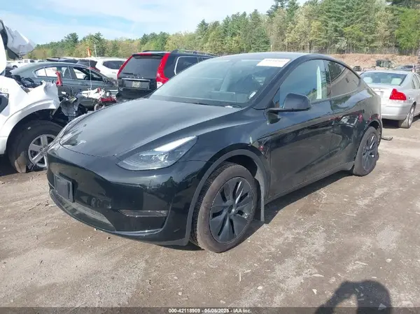7SAYGDEEXSF247365 2025 TESLA MODEL Y - Image 2