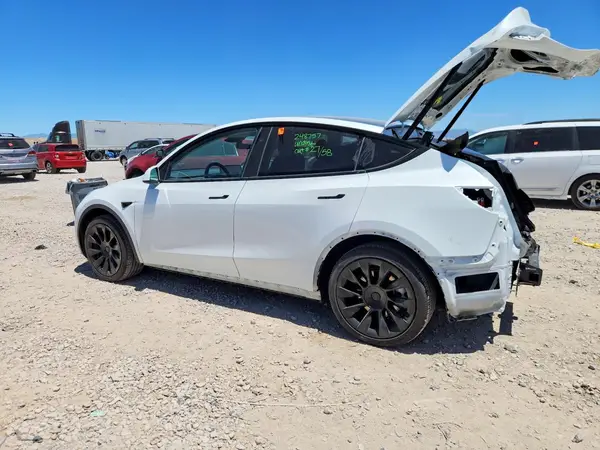 7SAYGDEEXSF248757 2025 TESLA MODEL Y - Image 2