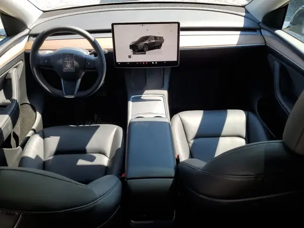 7SAYGDEEXSF254543 2025 TESLA MODEL Y - Image 8