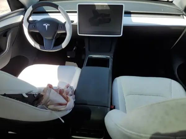 7SAYGDEEXSF257099 2025 TESLA MODEL Y - Image 8