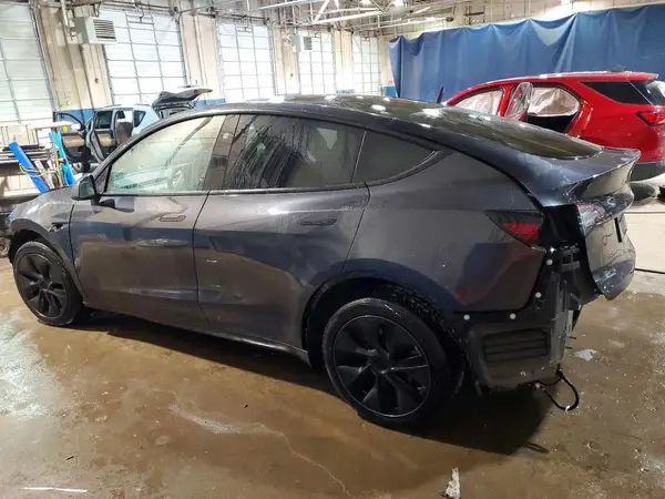 7SAYGDEEXSF257667 2025 TESLA MODEL Y - Image 2