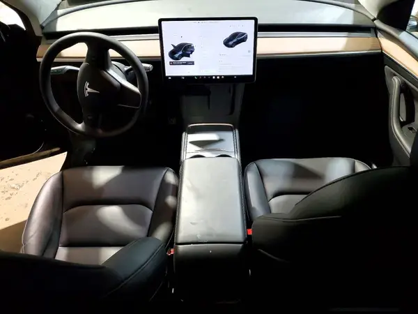 7SAYGDEEXSF257667 2025 TESLA MODEL Y - Image 8