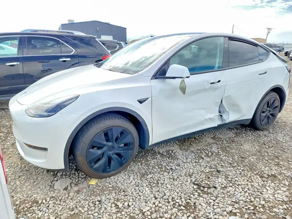 7SAYGDEEXSF259046 2025 TESLA MODEL Y - Image 1