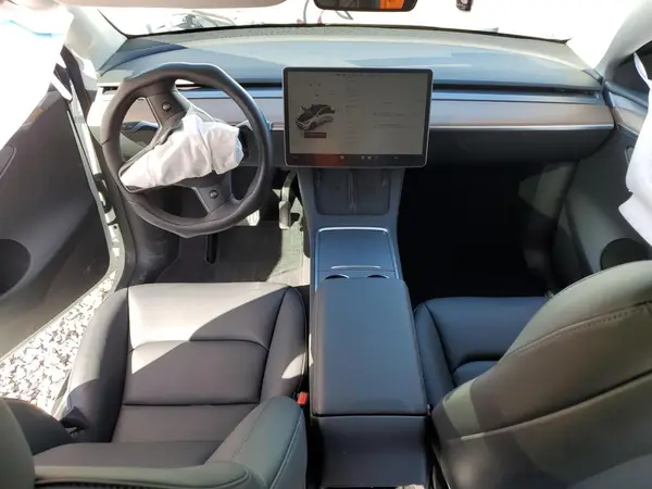 7SAYGDEEXSF259869 2025 TESLA MODEL Y - Image 8