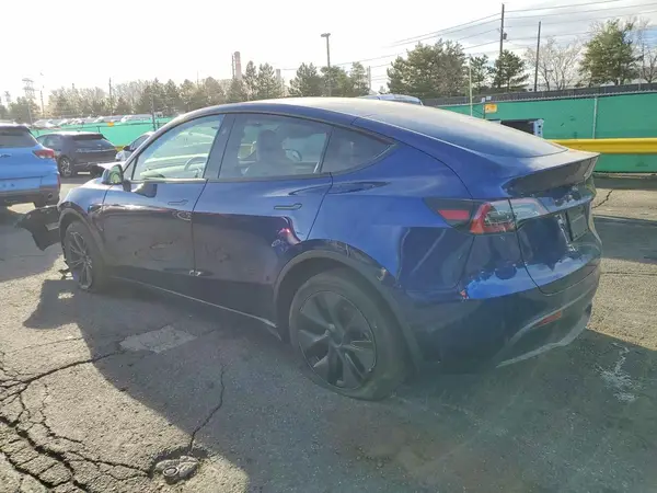 7SAYGDEEXSF263436 2025 TESLA MODEL Y - Image 2