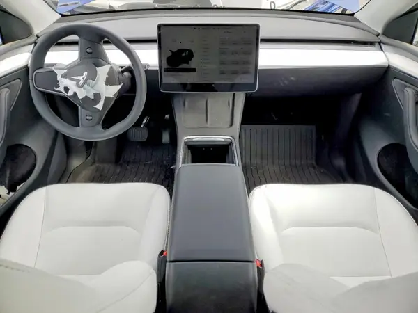 7SAYGDEEXSF263436 2025 TESLA MODEL Y - Image 8