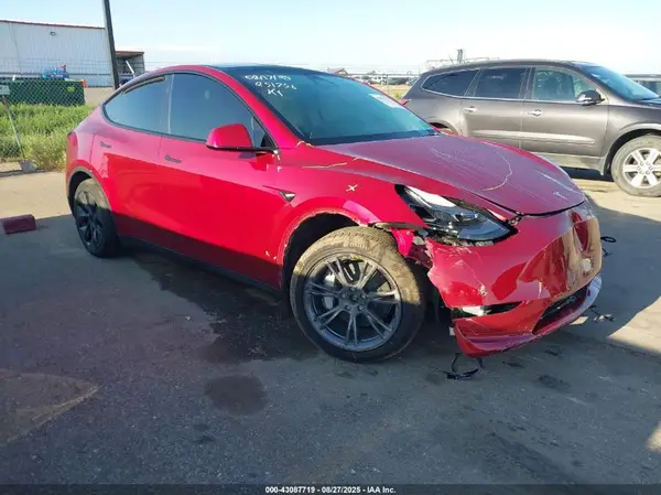 7SAYGDEEXSF265753 2025 TESLA MODEL Y - Image 1