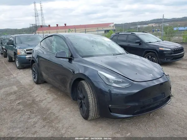 7SAYGDEEXSF266031 2025 TESLA MODEL Y - Image 1