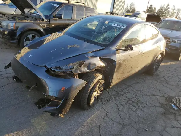 7SAYGDEEXSF281774 2025 TESLA MODEL Y - Image 1