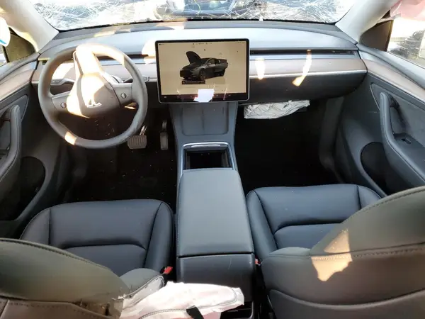 7SAYGDEEXSF281774 2025 TESLA MODEL Y - Image 8