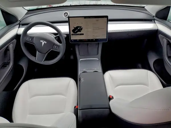 7SAYGDEEXSF286019 2025 TESLA MODEL Y - Image 8